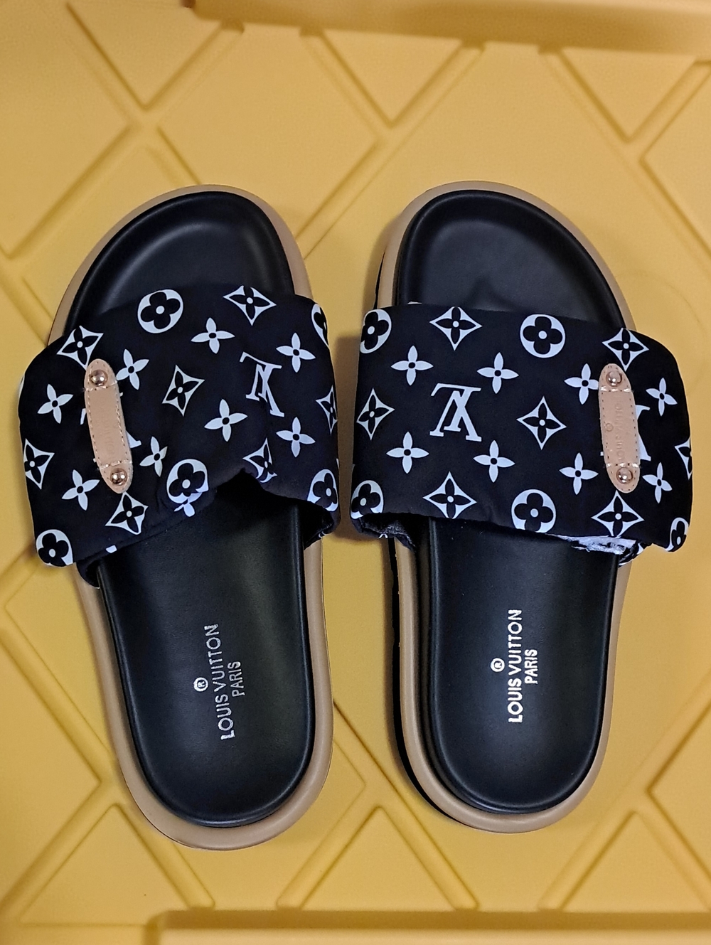 Women Fashion Black Slide Sandals - Picture 3 of 3